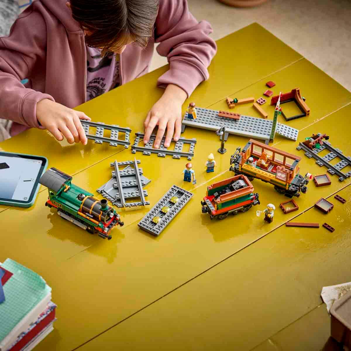 LEGO City Klasik Buharlı Tren Seti 60511-3