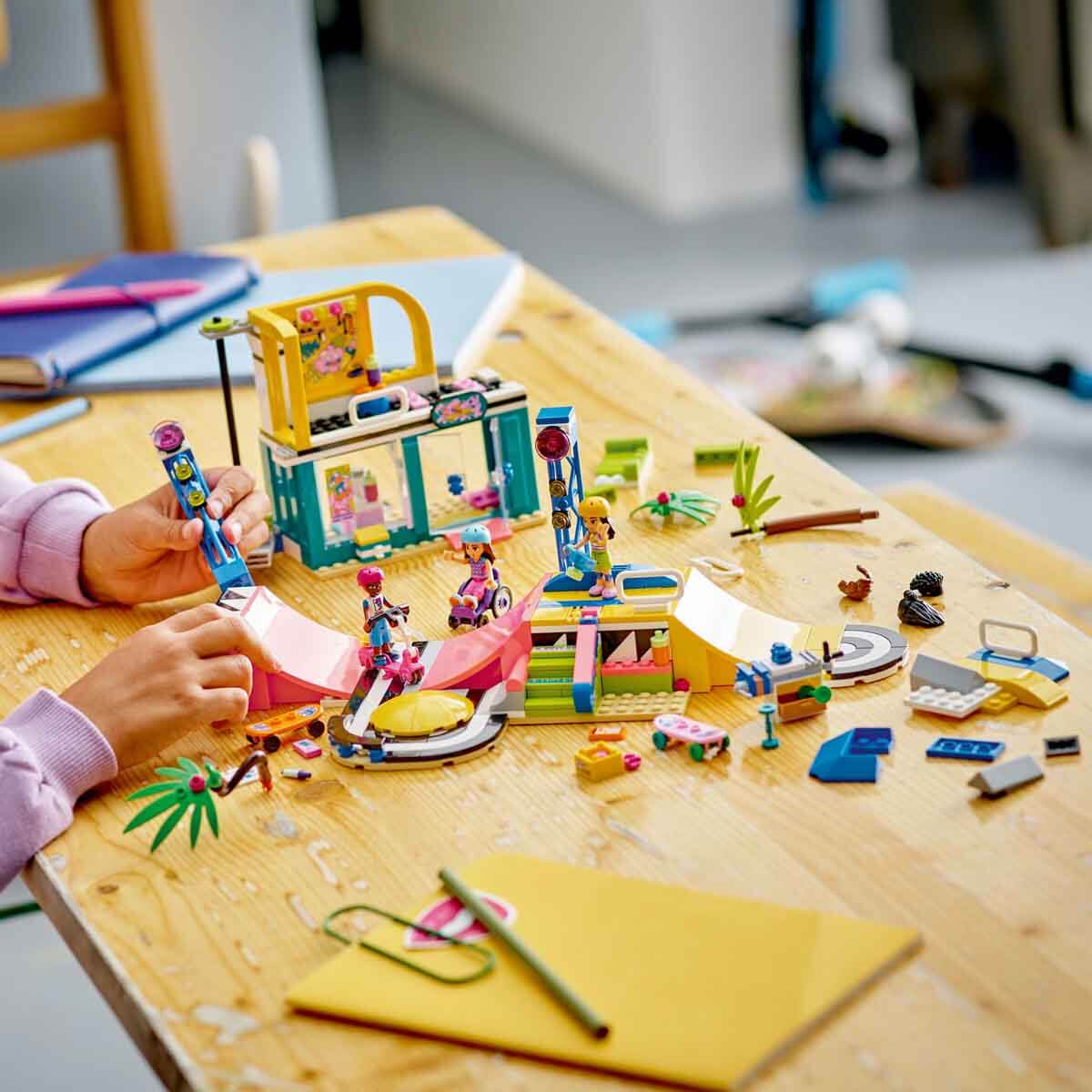 LEGO Friends Kaykay Parkı 41751-10