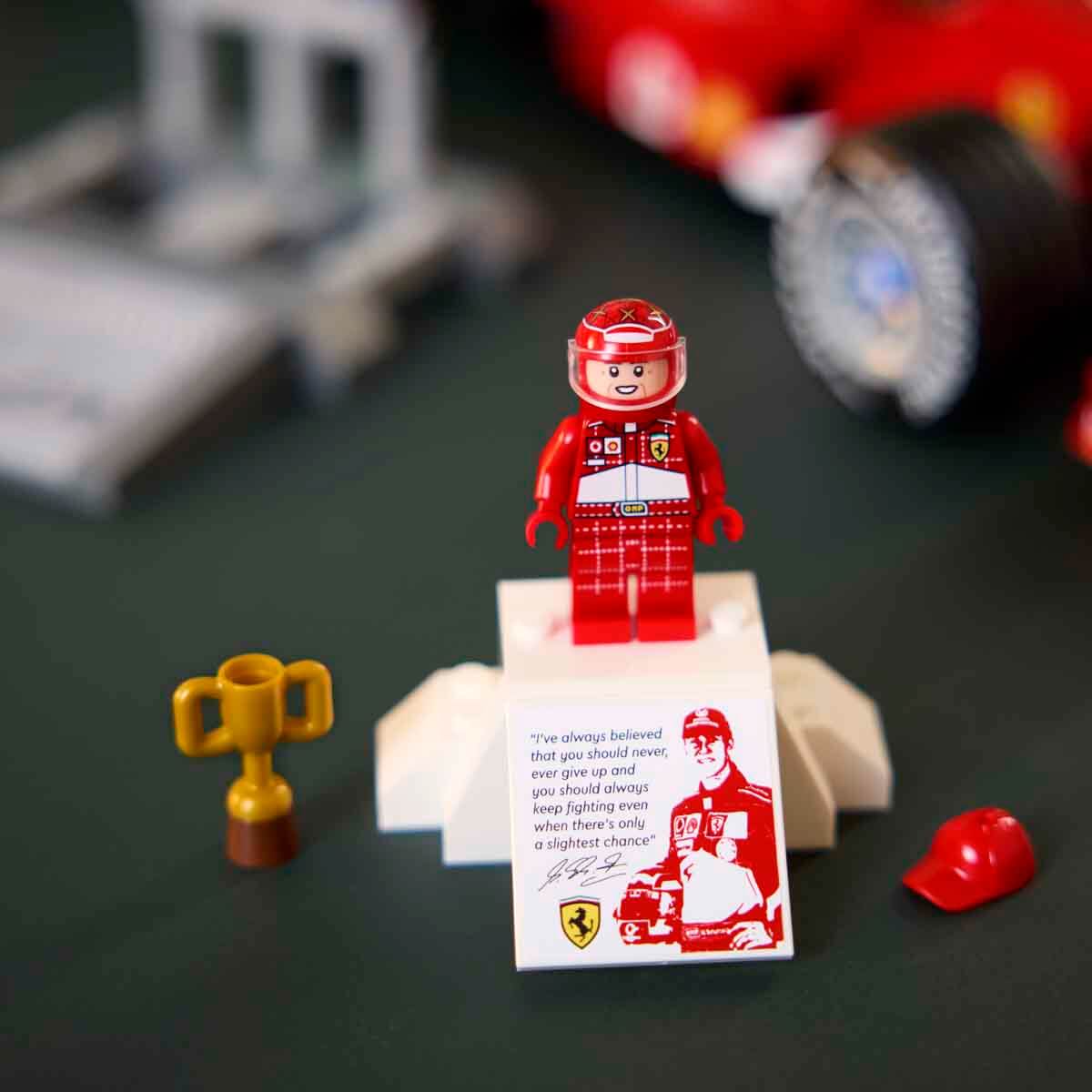 LEGO Icons Ferrari F2004 ve Michael Schumacher 11375-9